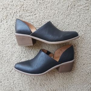 Universal Thread Rylie Pointed Toe Ankle Boot